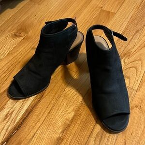 Lucky Brand black open toe leather shoe.